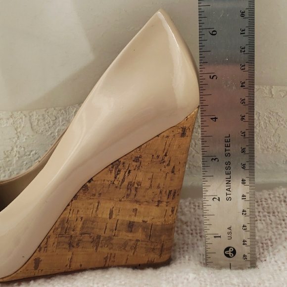 Jessica Simpson taupe cork wedges, sz 8 - Picture 6 of 6